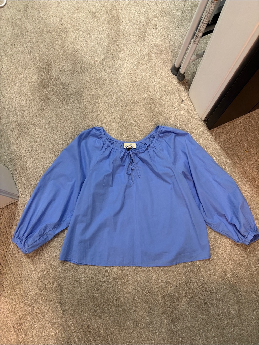 Universal thread top
